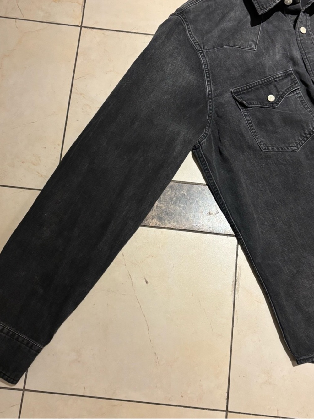 Abercrombie & Fitch Women’s Black Washed Denim Classic Button-Down - Picture 3 of 6